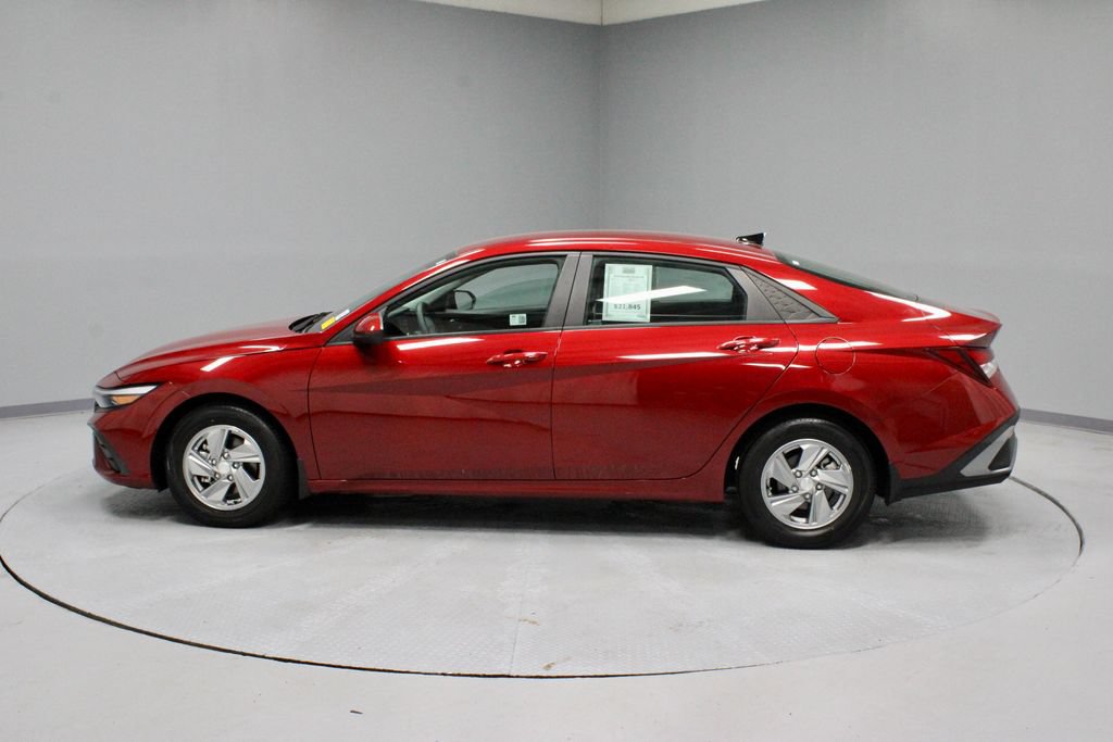 Used 2024 Hyundai Elantra SE FWD image 7