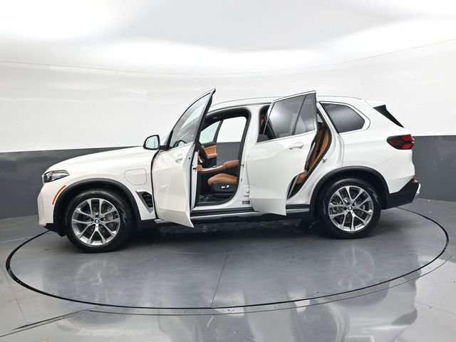 New 2026 BMW X5 xDrive50e image 30