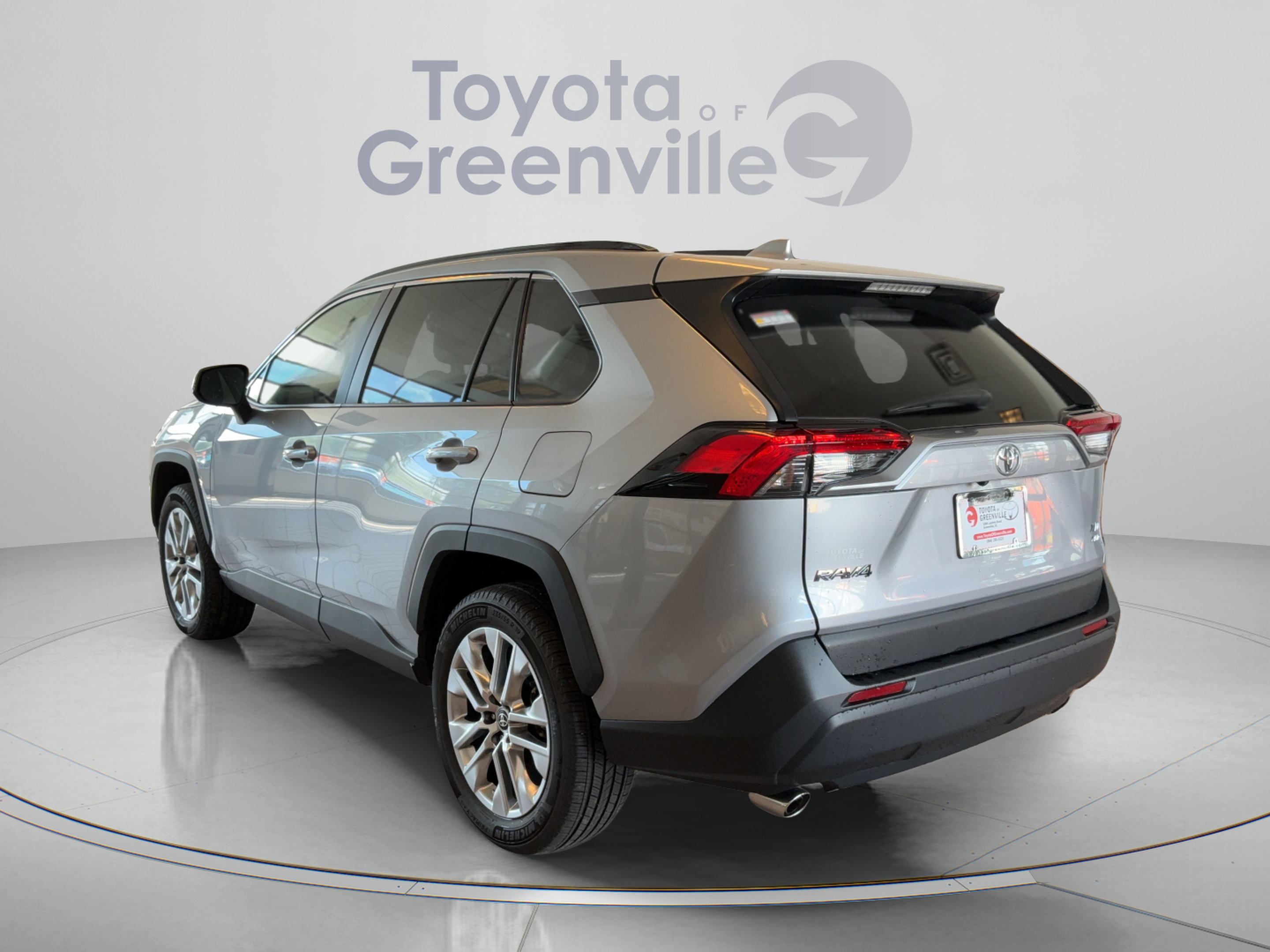 Used 2025 Toyota RAV4 XLE Premium w/ Weather Package AWD/4WD image 4