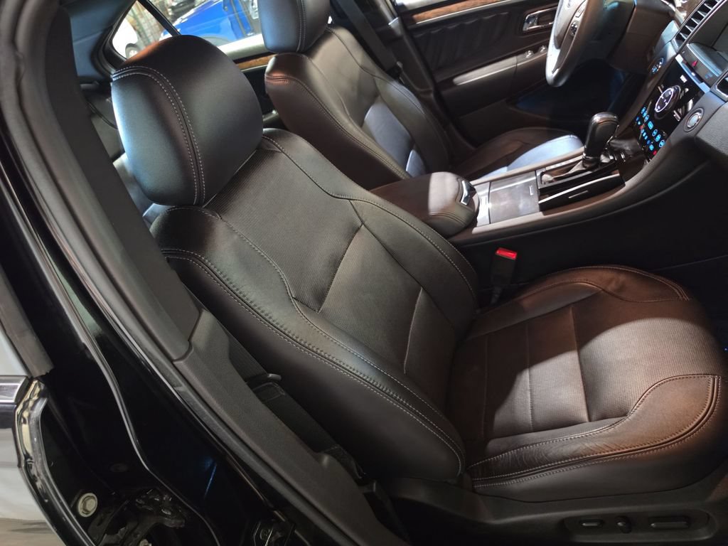 Used 2018 Ford Taurus Limited w/ Driver Assist Package FWD image 25