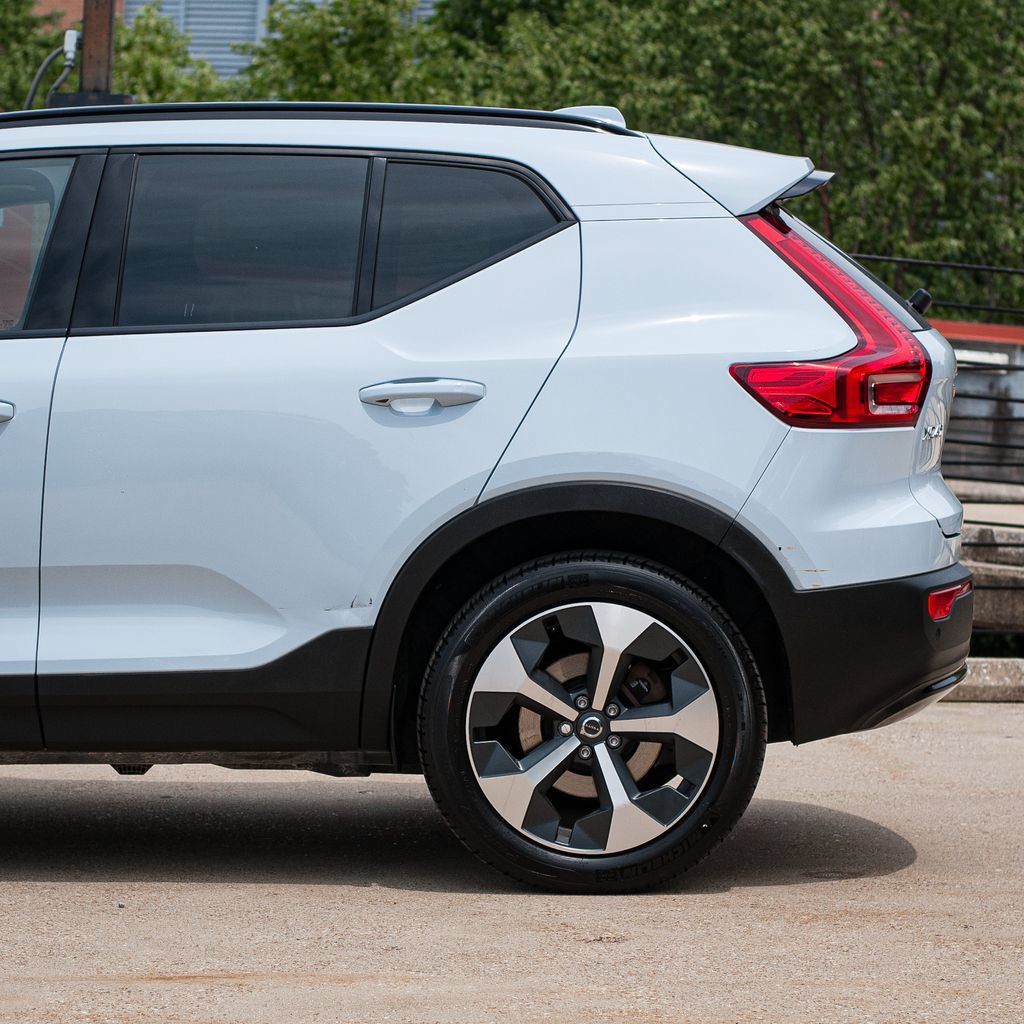 Certified 2024 Volvo XC40 B5 Core AWD/4WD image 4