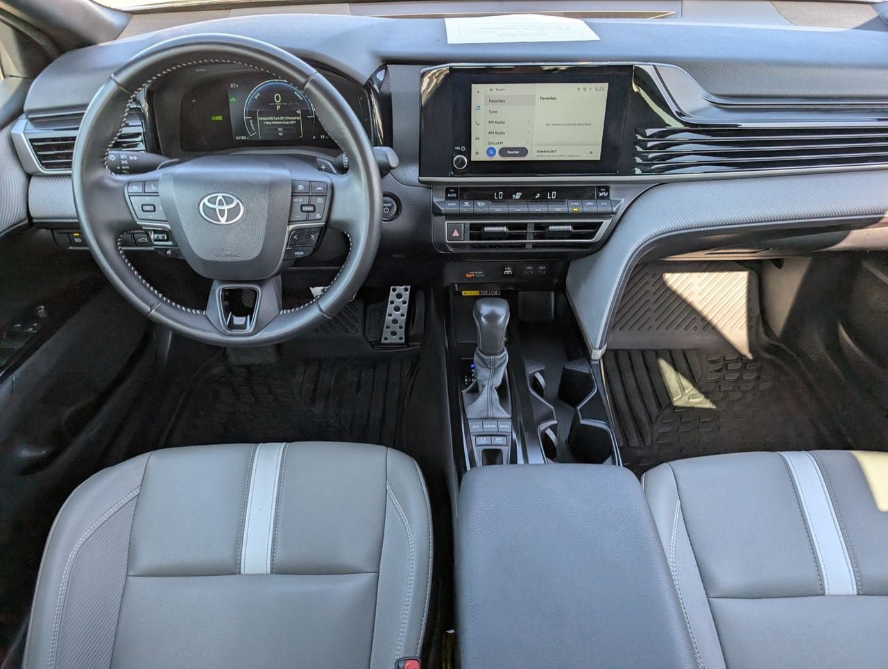 Used 2025 Toyota Camry SE AWD/4WD image 9