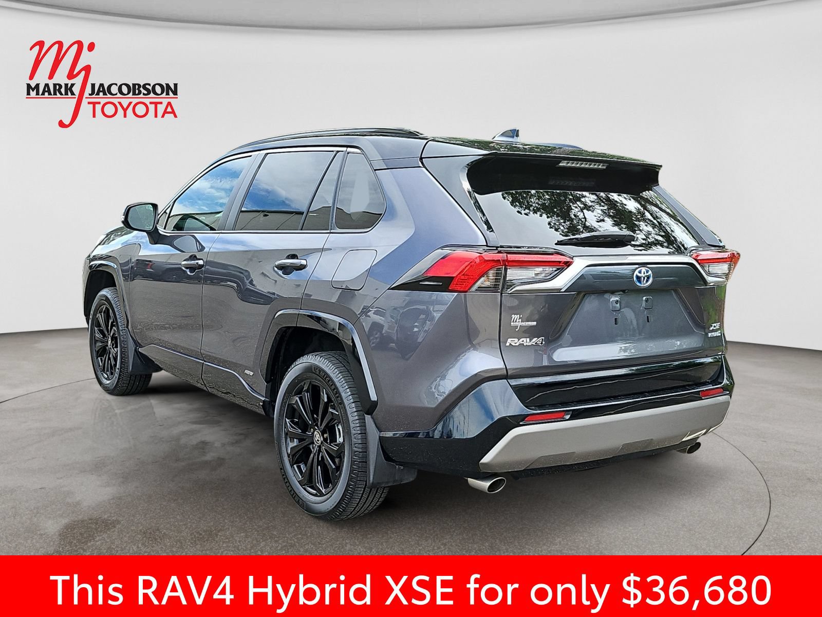Used 2024 Toyota RAV4 XSE AWD/4WD image 14