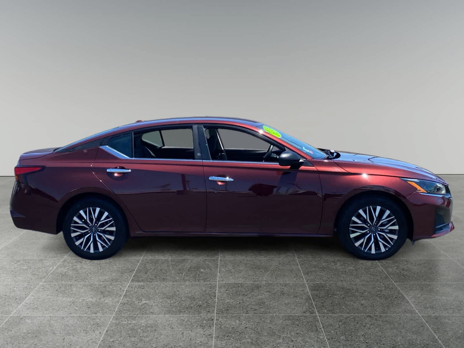 Used 2025 Nissan Altima 2.5 SV FWD image 6