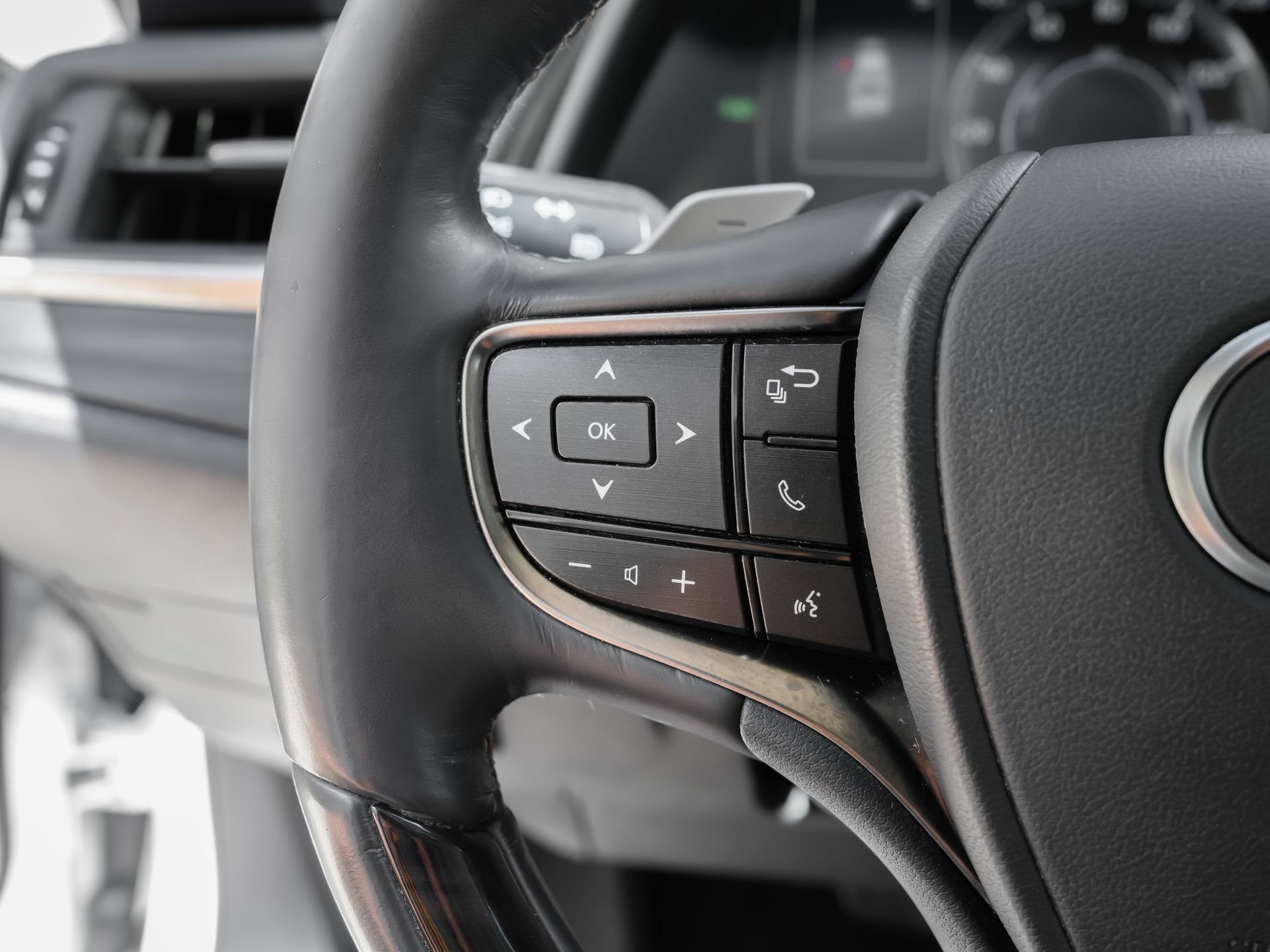 Used 2020 Lexus ES 300h w/ Premium Package FWD image 19