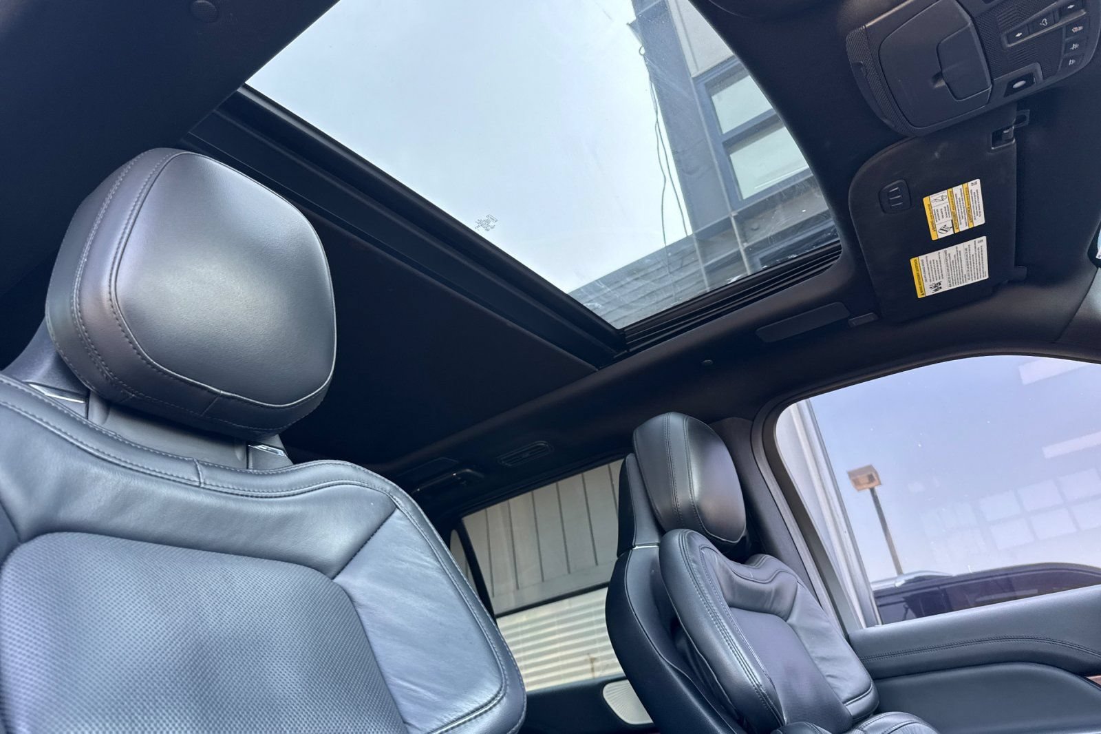 Certified 2023 Lincoln Navigator Reserve AWD/4WD image 16