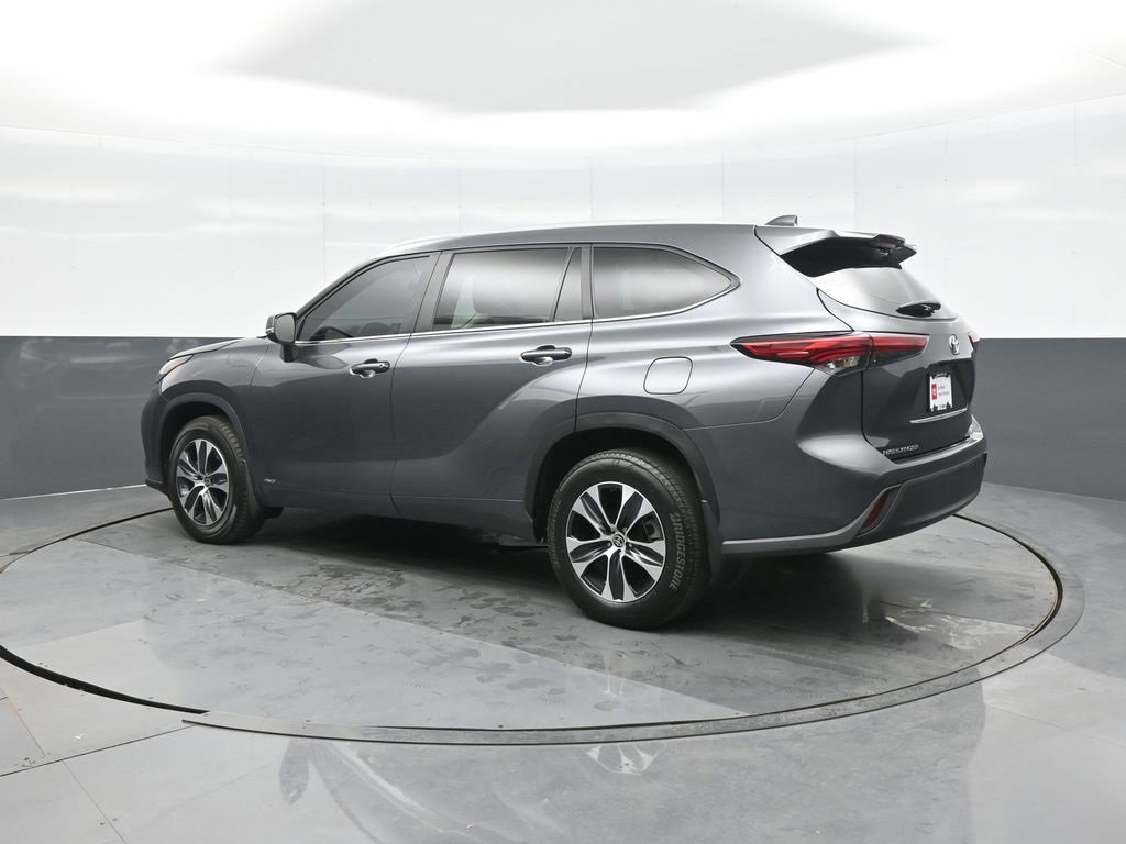 Used 2023 Toyota Highlander XLE image 5