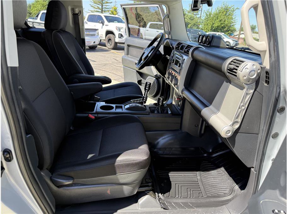 Used 2014 Toyota FJ Cruiser 4WD w/ Convenience Package image 23