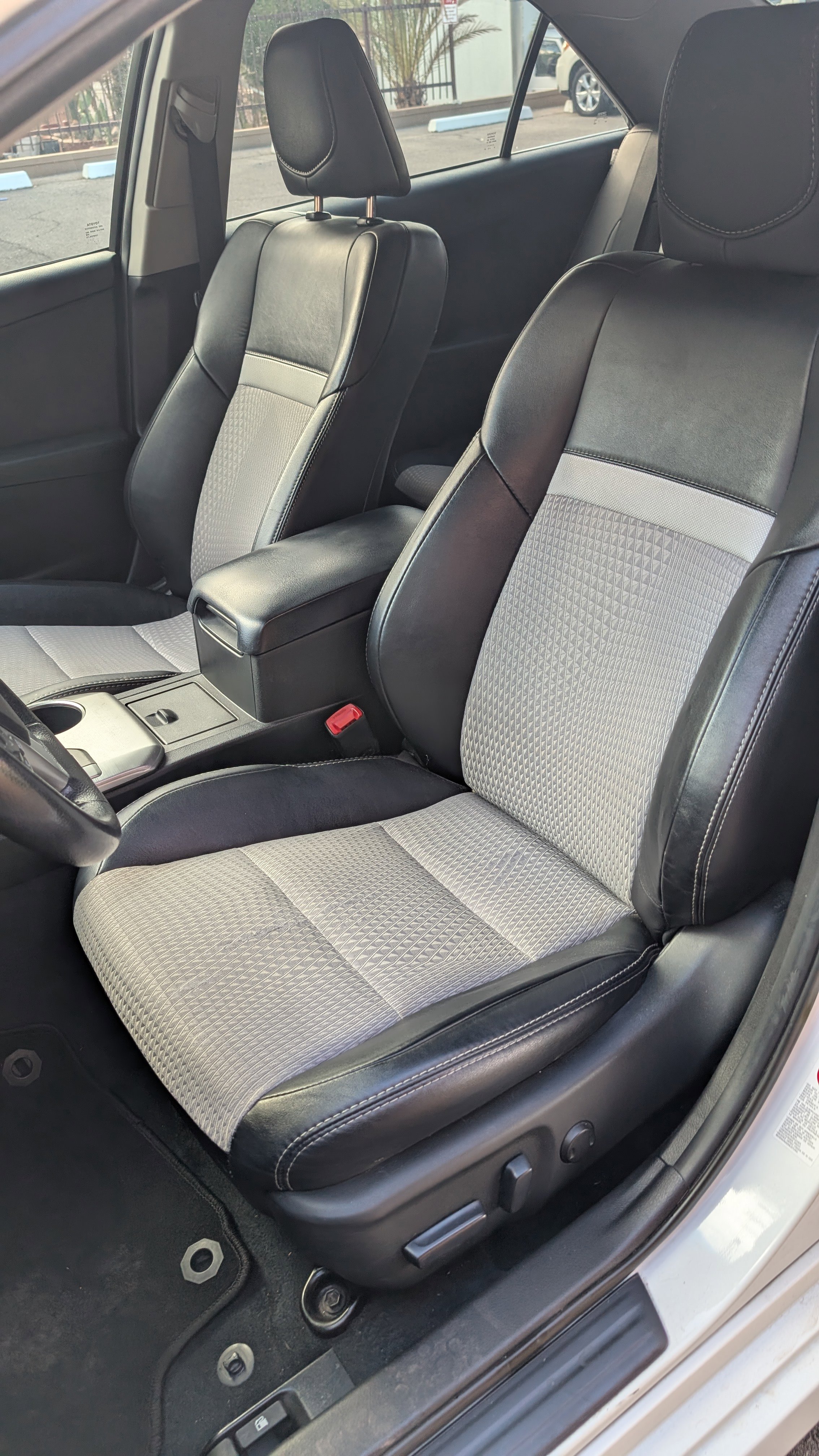 Used 2012 Toyota Camry SE image 9