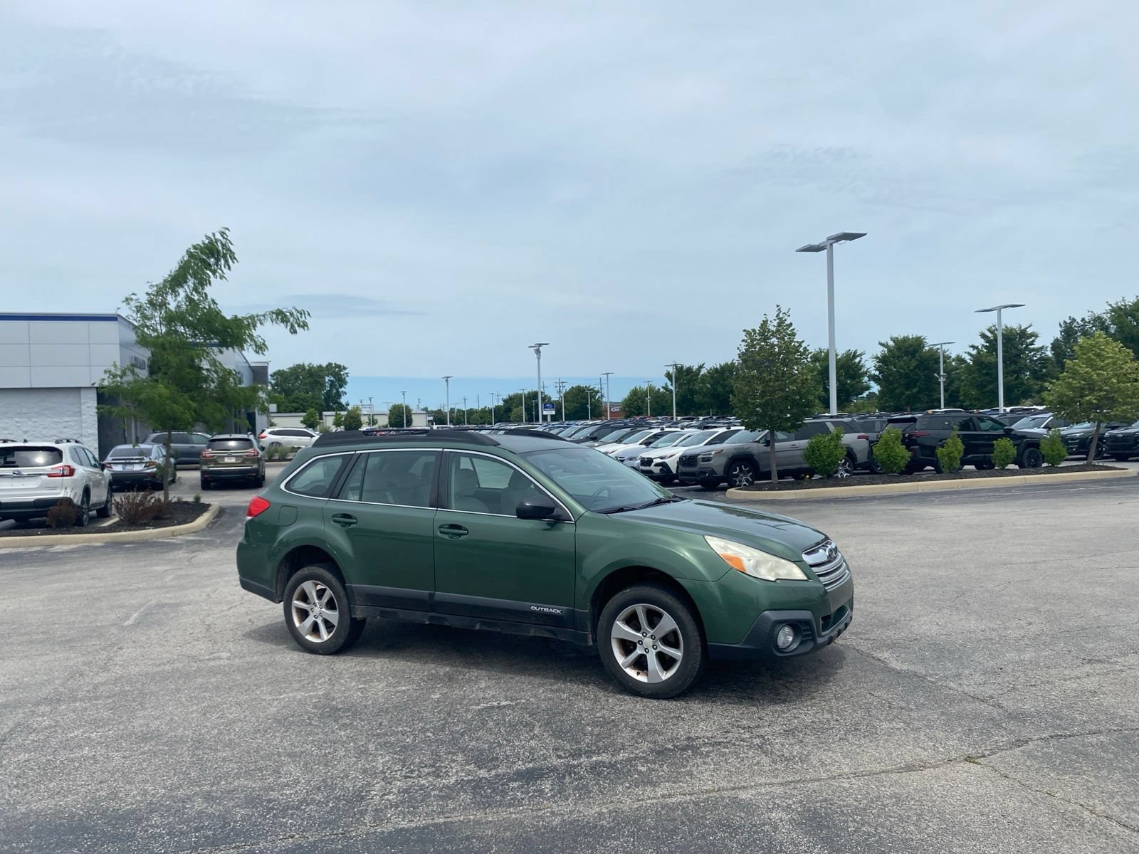 Used 2014 Subaru Outback 2.5i w/ Alloy Wheel Package AWD/4WD image 11
