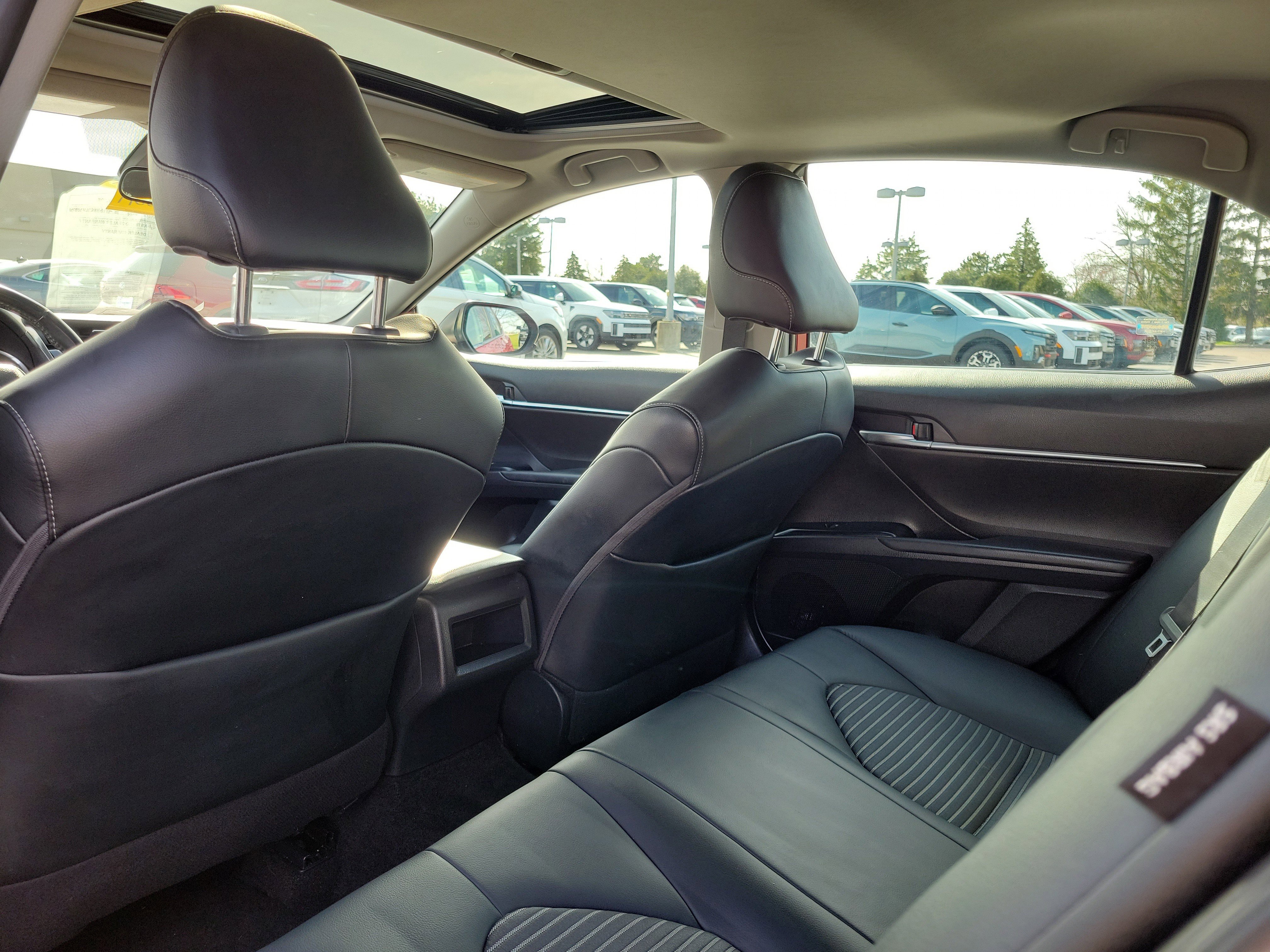 Used 2020 Toyota Camry SE FWD image 14