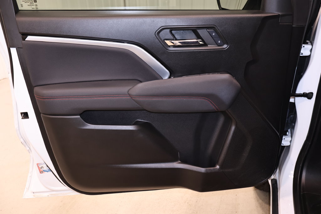 Used 2024 Chevrolet Colorado Z71 w/ Z71 Convenience Package 2 AWD/4WD image 11