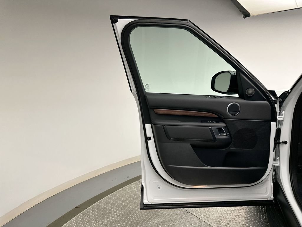 Certified 2025 Land Rover Discovery S AWD/4WD image 13