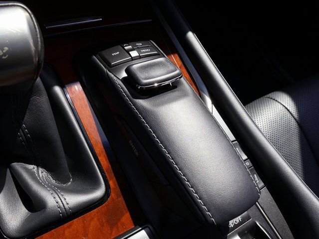 Used 2021 Lexus LX 570 4WD w/ Luxury Package image 38