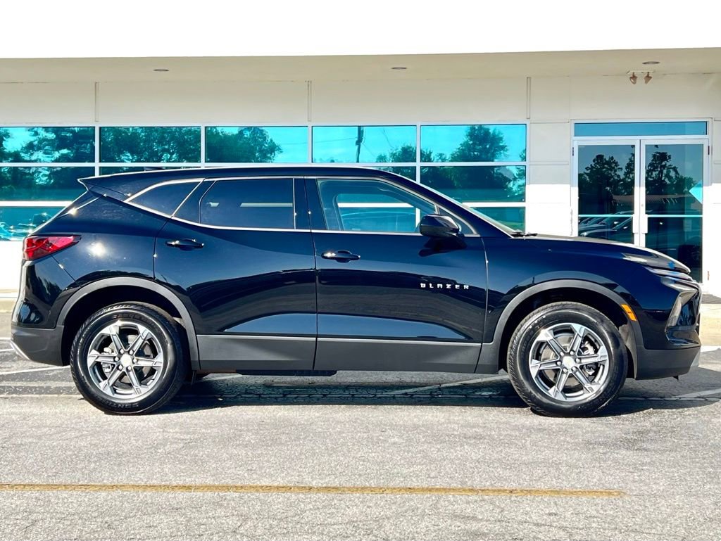 Used 2025 Chevrolet Blazer LT video 3