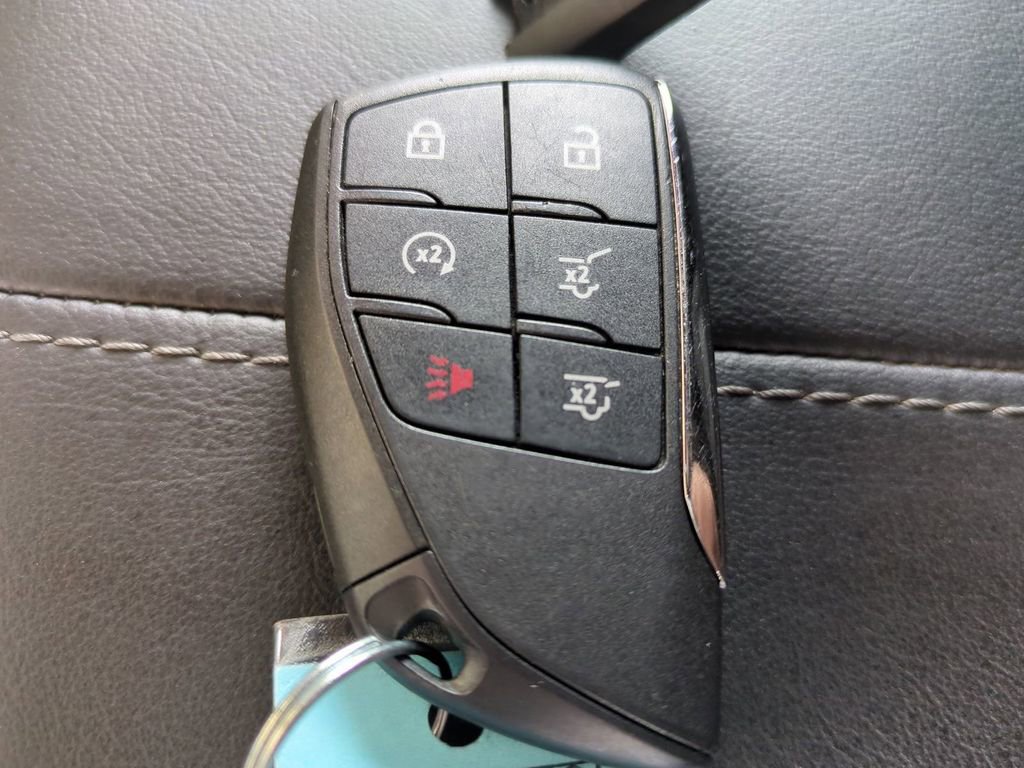 Used 2025 Chevrolet Suburban Z71 AWD/4WD image 39