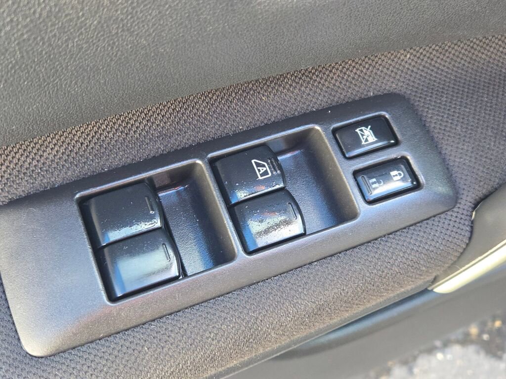 Used 2013 Nissan Rogue SV w/ Premium Pkg image 18