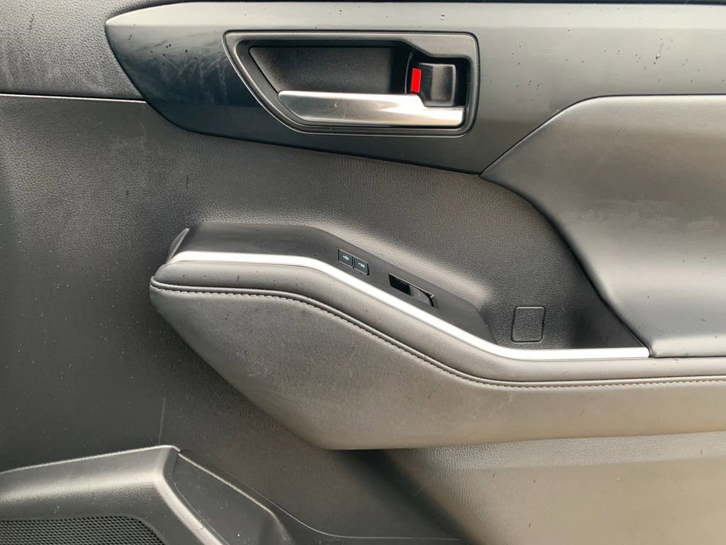 Used 2022 Toyota Highlander XSE image 22