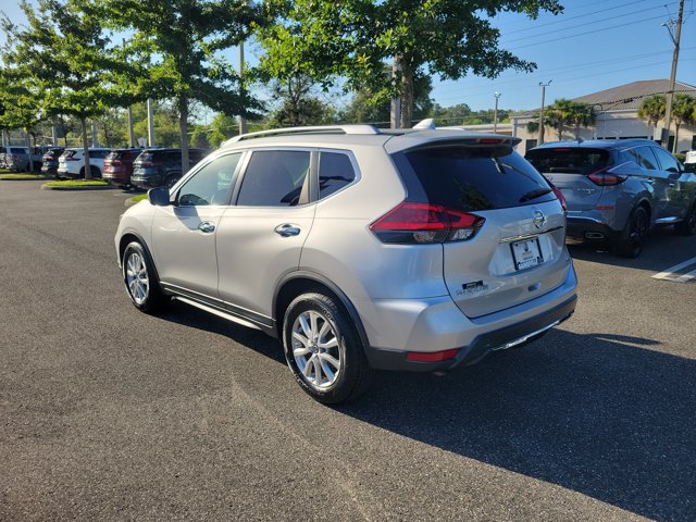 Used 2018 Nissan Rogue SV FWD image 3