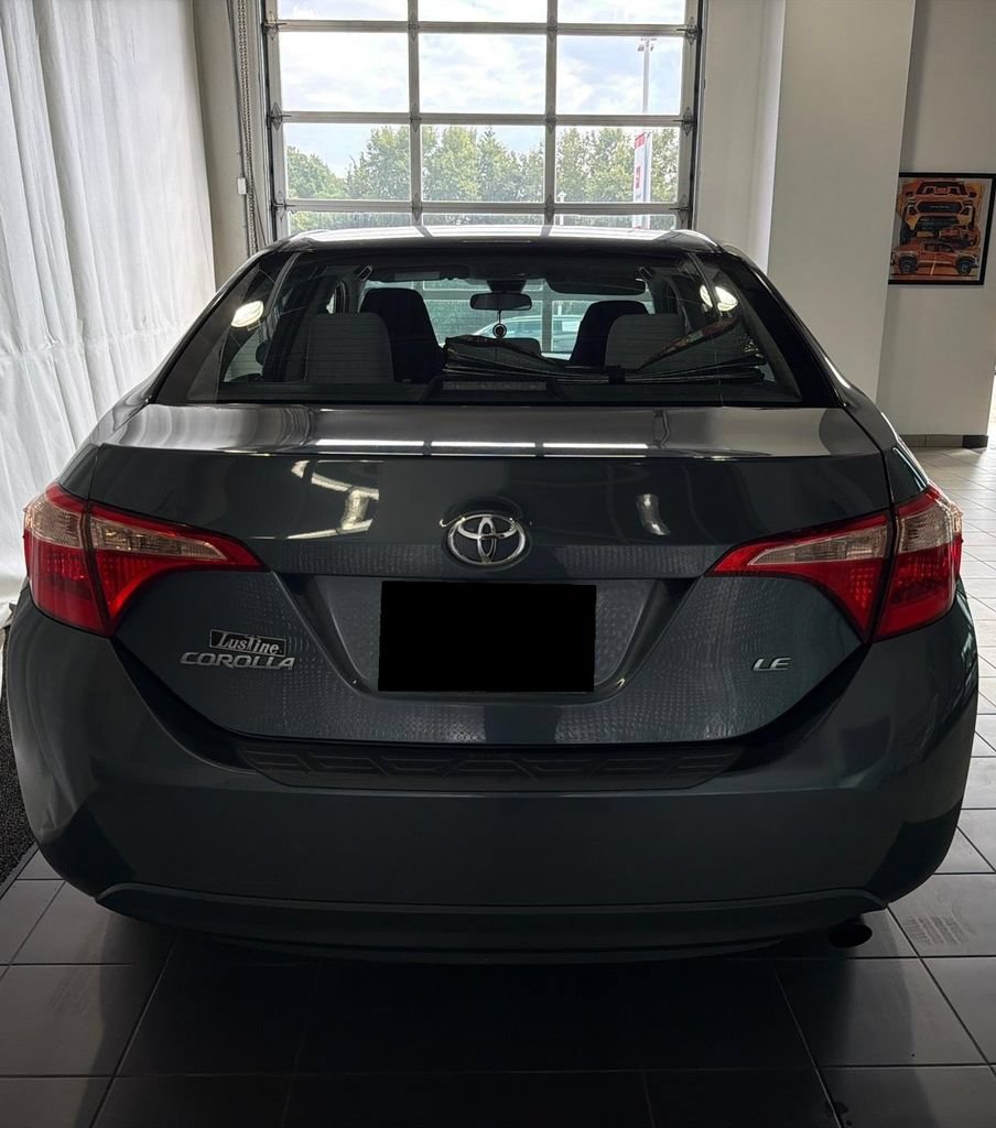 Used 2017 Toyota Corolla LE w/ Carpet Mat Package (TMS) FWD image 5