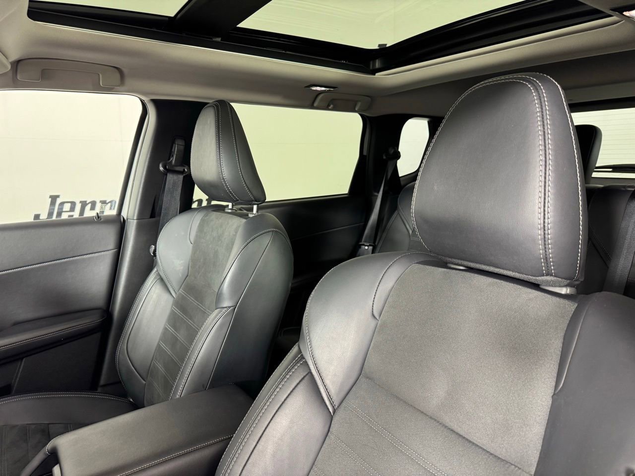Used 2025 Mitsubishi Outlander SE FWD image 10