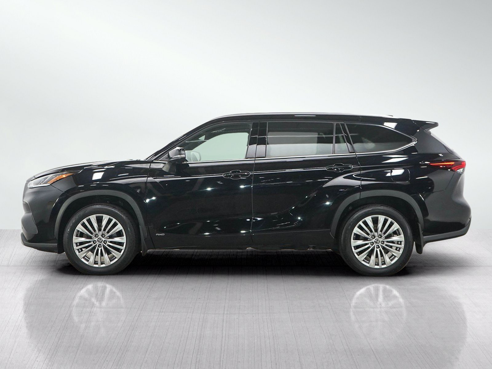 Used 2025 Toyota Highlander Platinum AWD/4WD image 2
