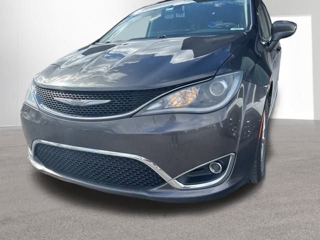 Used 2017 Chrysler Pacifica Touring-L image 1