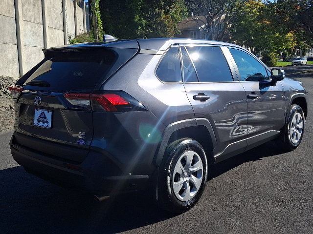 Used 2023 Toyota RAV4 LE AWD/4WD image 6
