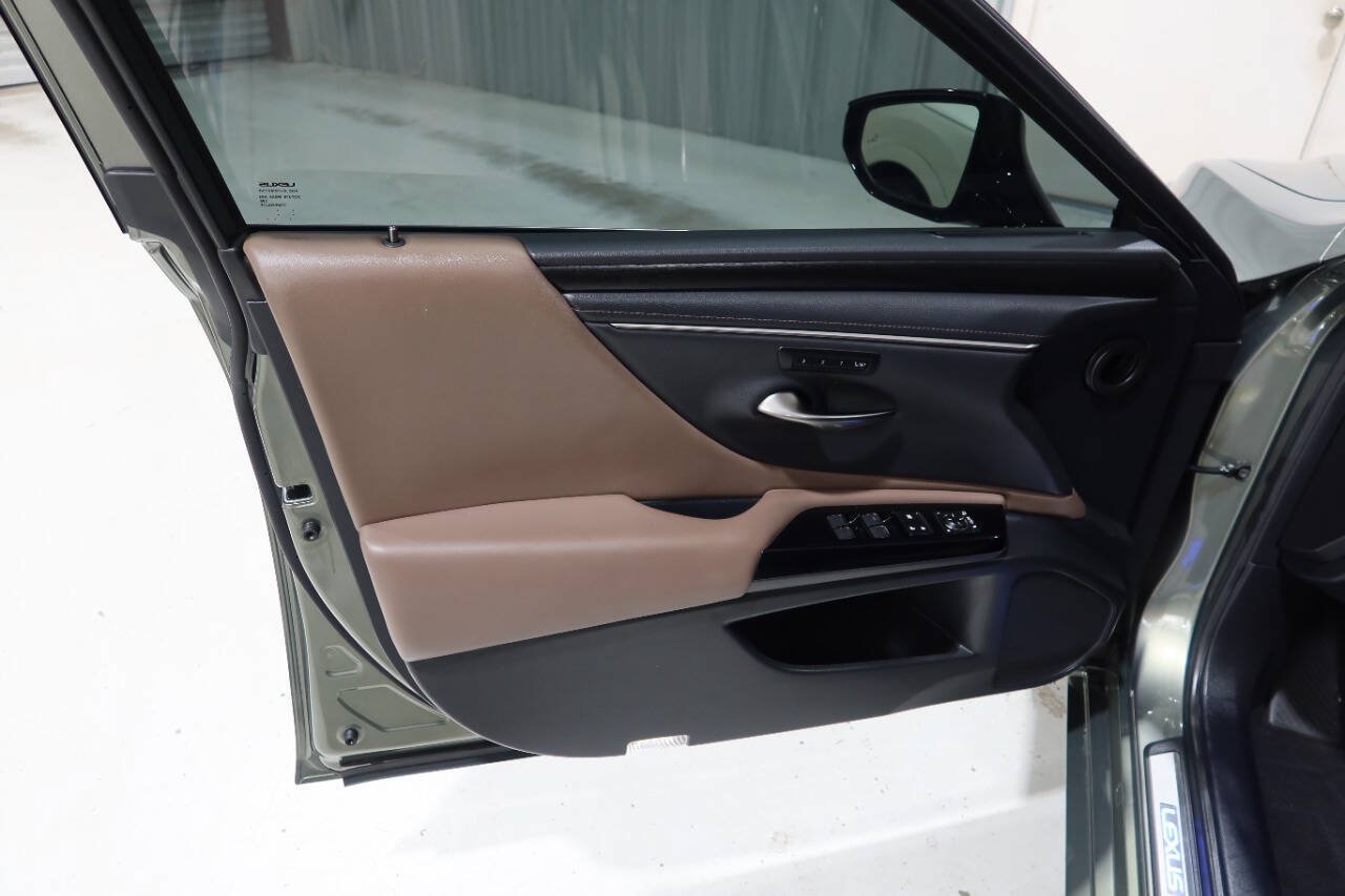 Used 2025 Lexus ES 300h w/ Premium Package FWD image 31