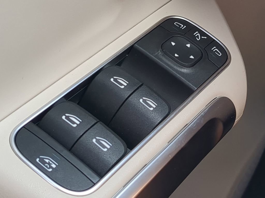 New 2025 Mercedes-Benz GLB 250 GLB 250 image 10