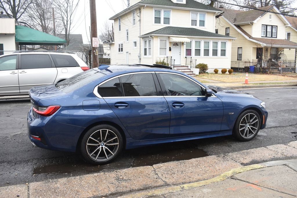 Used 2022 BMW 330e 330e iPerformance image 5
