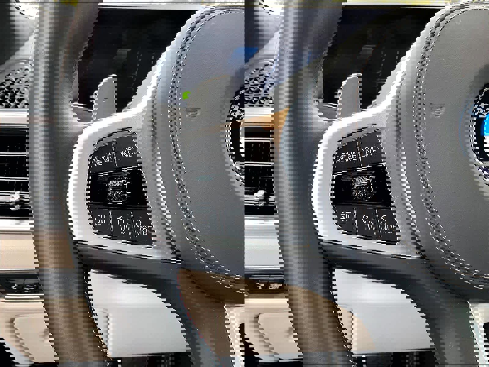 Used 2025 BMW X7 M60i image 18