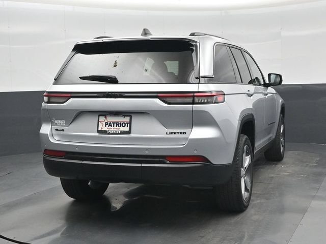 Used 2025 Jeep Grand Cherokee Limited w/ Black Appearance Package AWD/4WD image 2