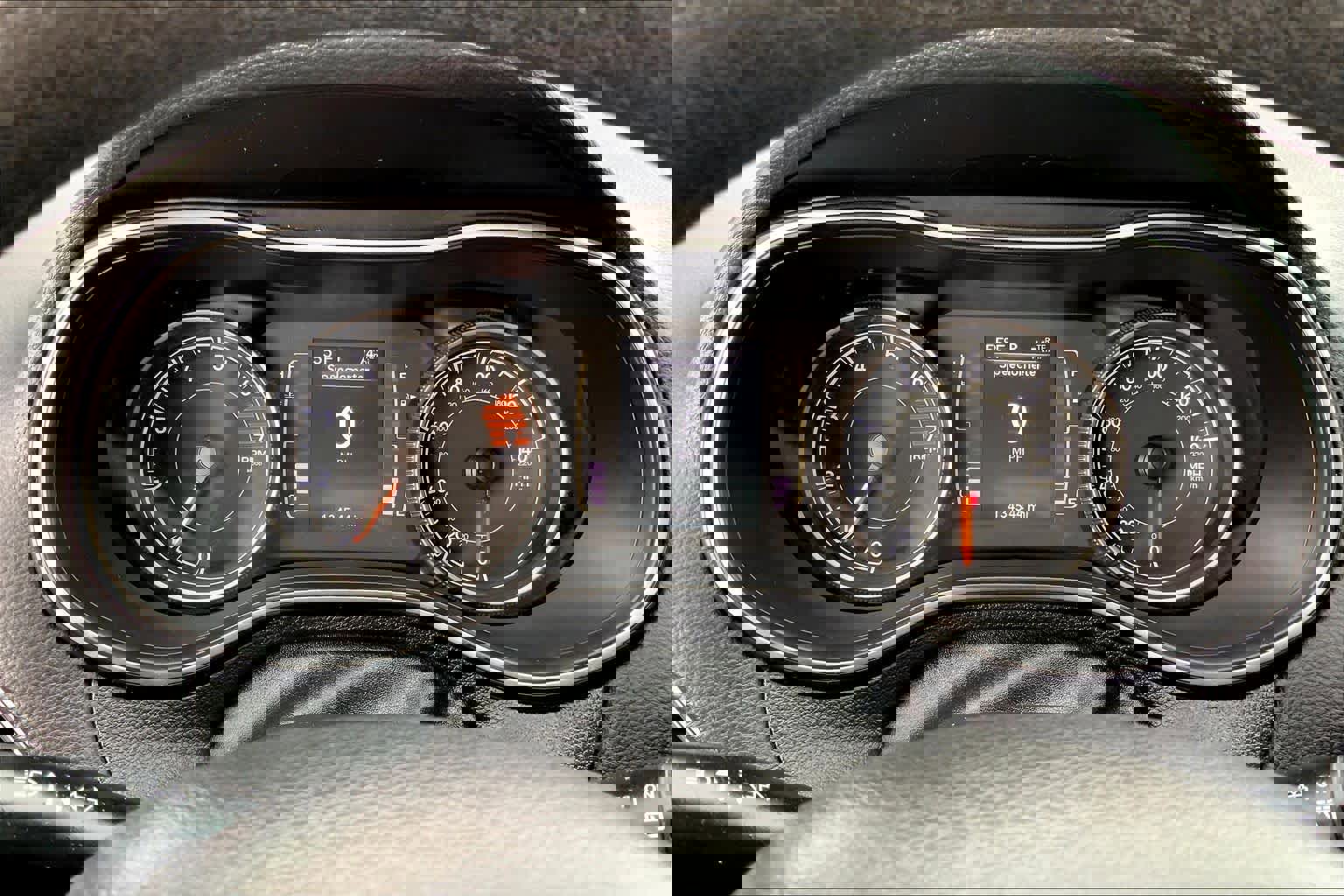 Used 2019 Jeep Cherokee Latitude w/ Popular Appearance Group image 25