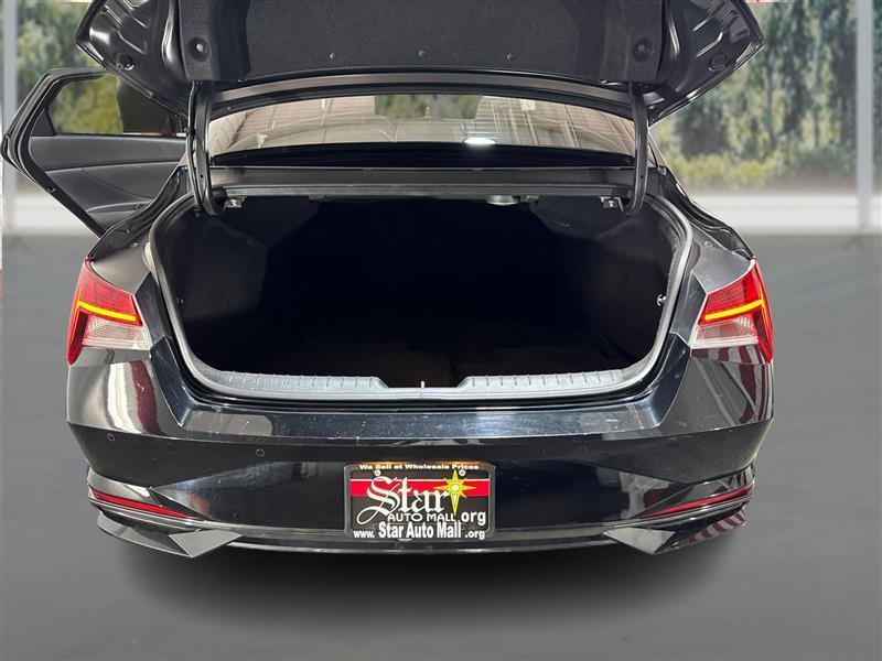 Used 2021 Hyundai Elantra Limited w/ Cargo Package image 12