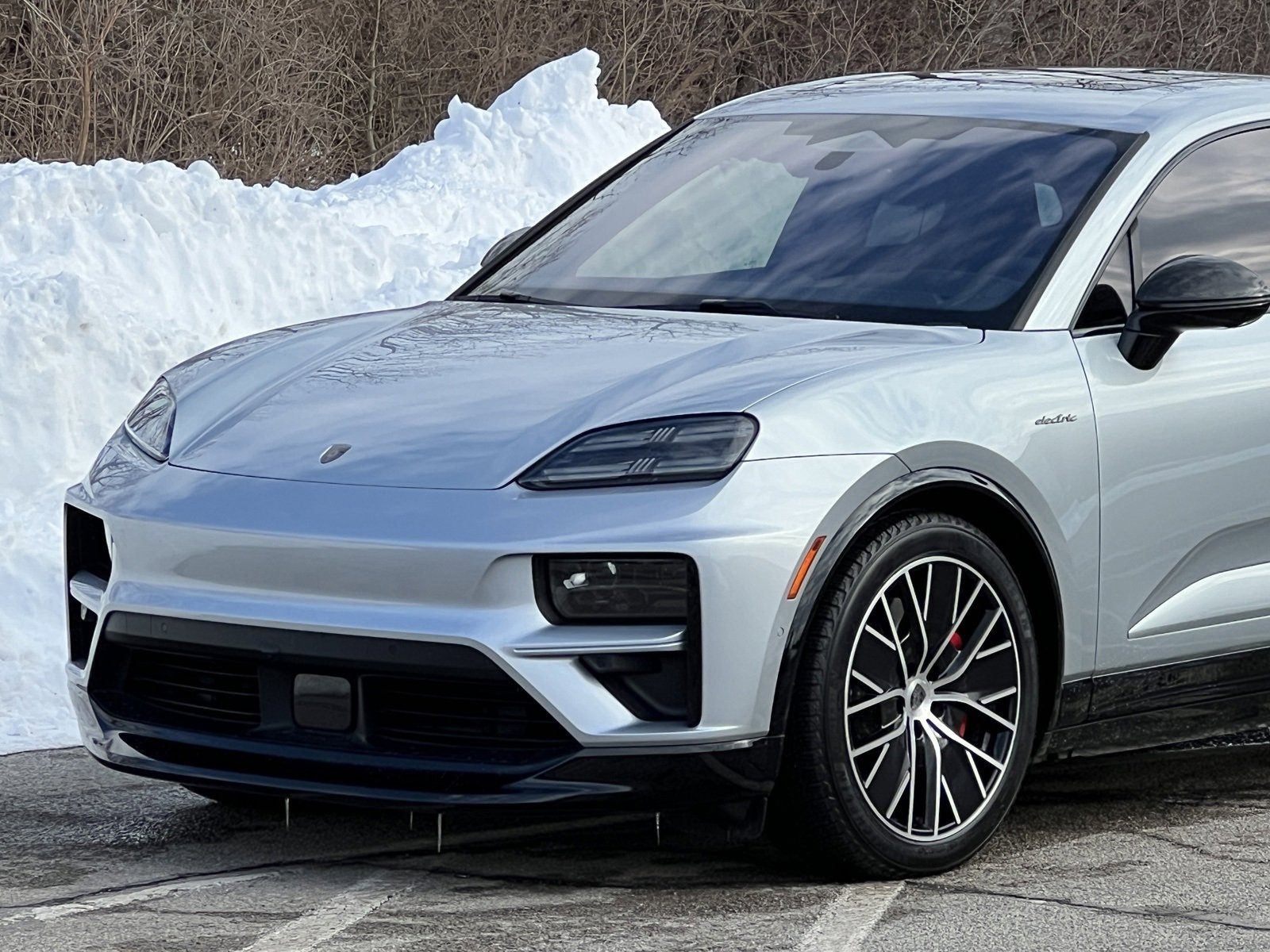 Certified 2025 Porsche Macan Turbo Electric image 10