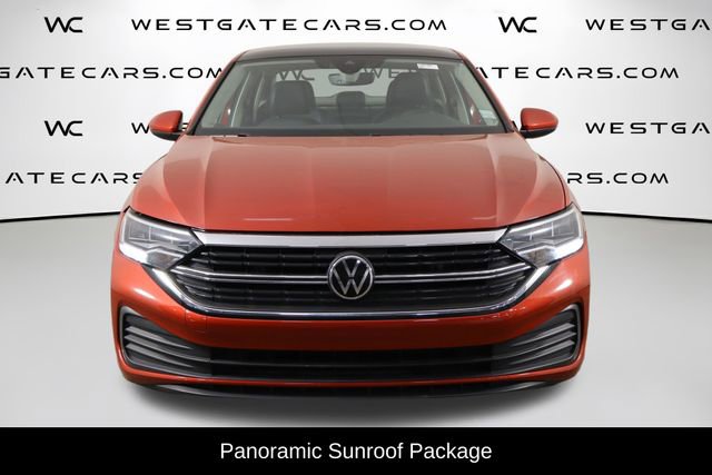 Used 2023 Volkswagen Jetta SE w/ Panoramic Sunroof Package FWD image 2
