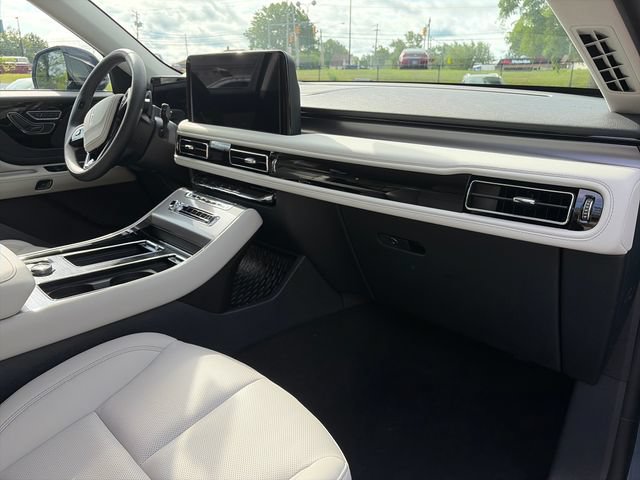 Used 2026 Lincoln Aviator AWD image 15