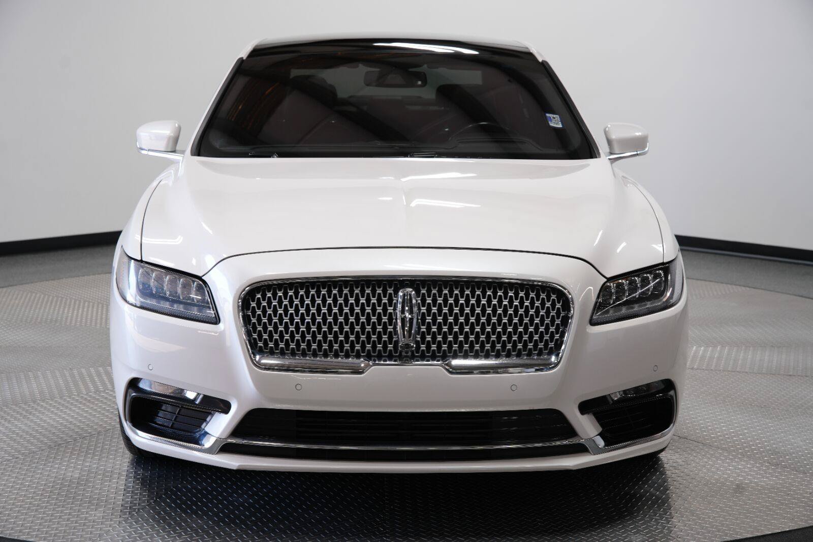 Used 2019 Lincoln Continental Reserve AWD/4WD image 3
