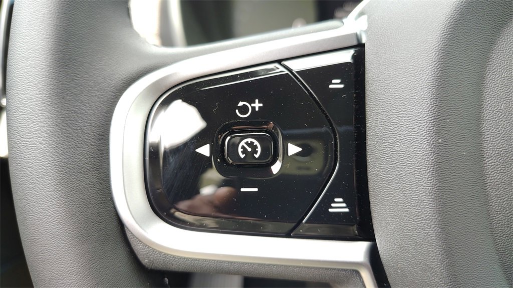 New 2026 Volvo XC90 B6 Plus w/ Protection Package Premier image 16