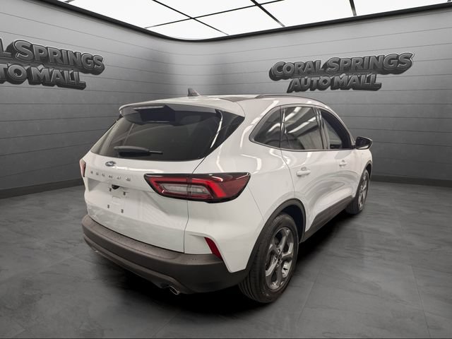 Used 2025 Ford Escape ST-Line FWD image 5