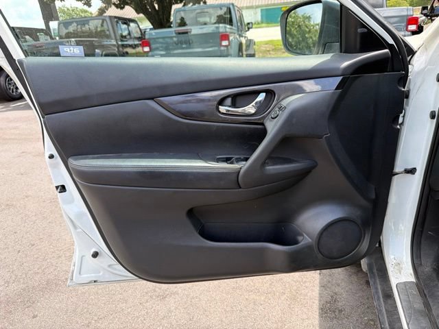 Used 2017 Nissan Rogue SV w/ Midnight Edition FWD image 12