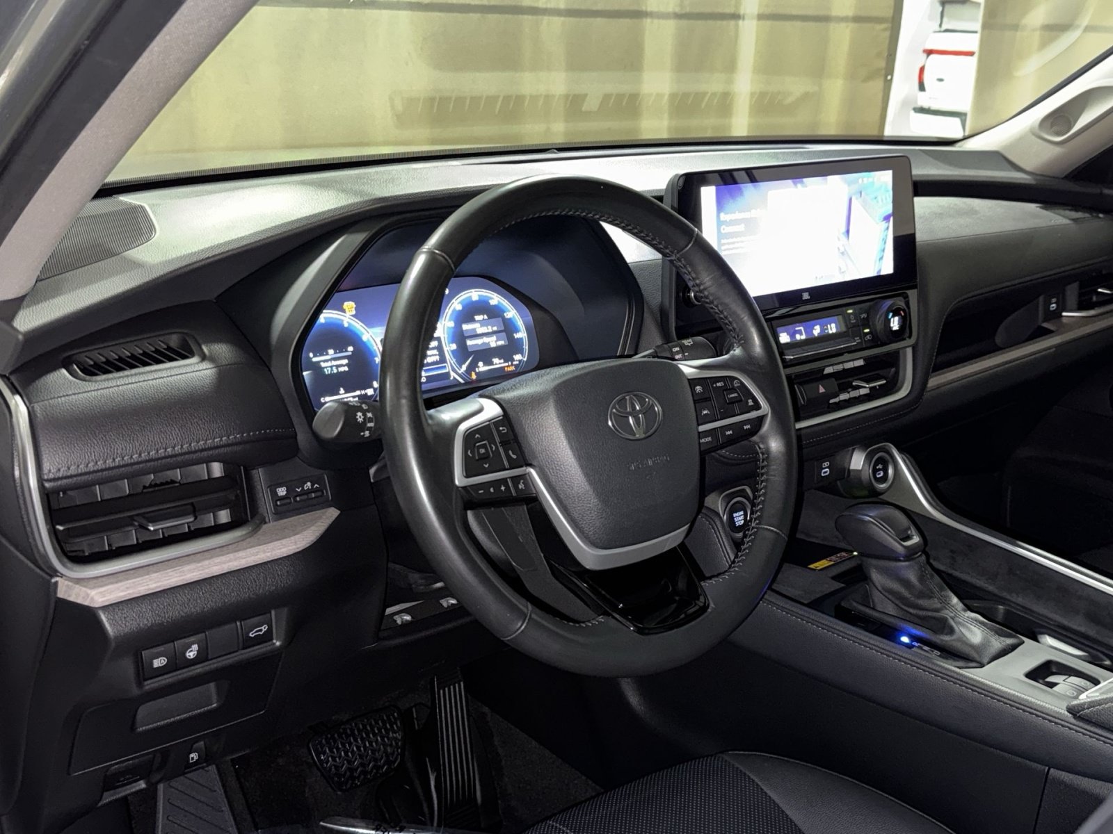 Used 2024 Toyota Grand Highlander AWD image 21
