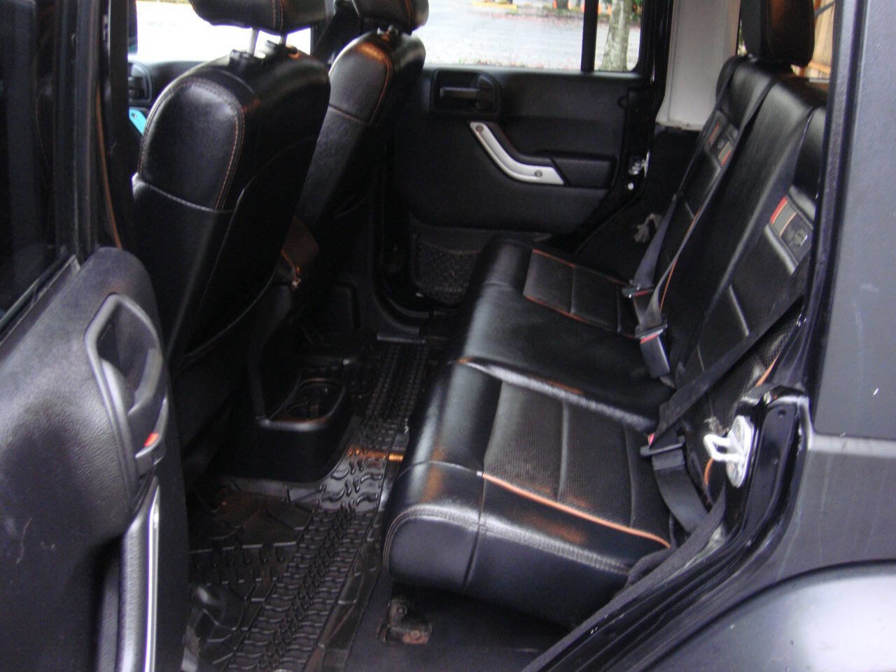 Used 2011 Jeep Wrangler Unlimited 70th Anniversary w/ Connectivity Group image 12