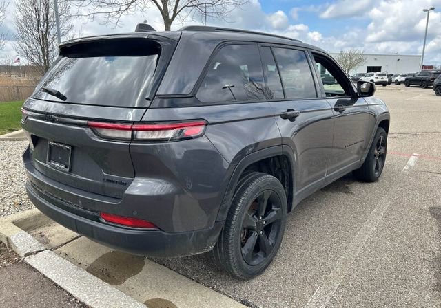 Used 2024 Jeep Grand Cherokee Limited w/ Black Appearance Package image 4