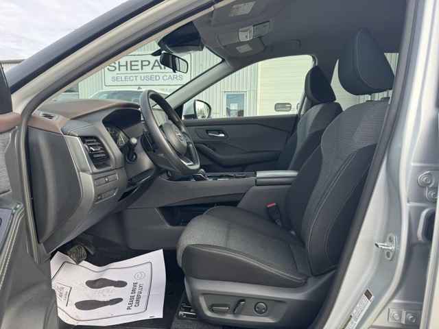 Used 2022 Nissan Rogue SV image 13