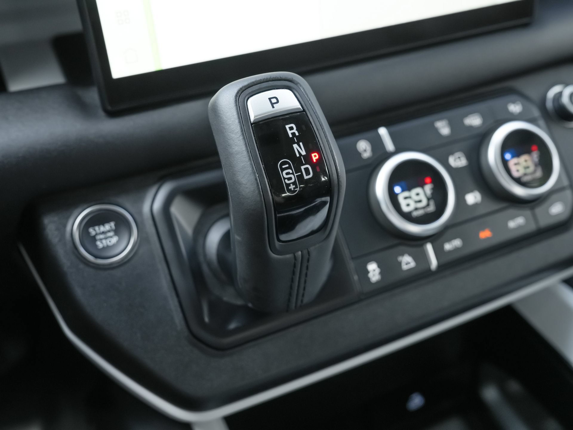 Used 2025 Land Rover Defender 110 S AWD/4WD image 17