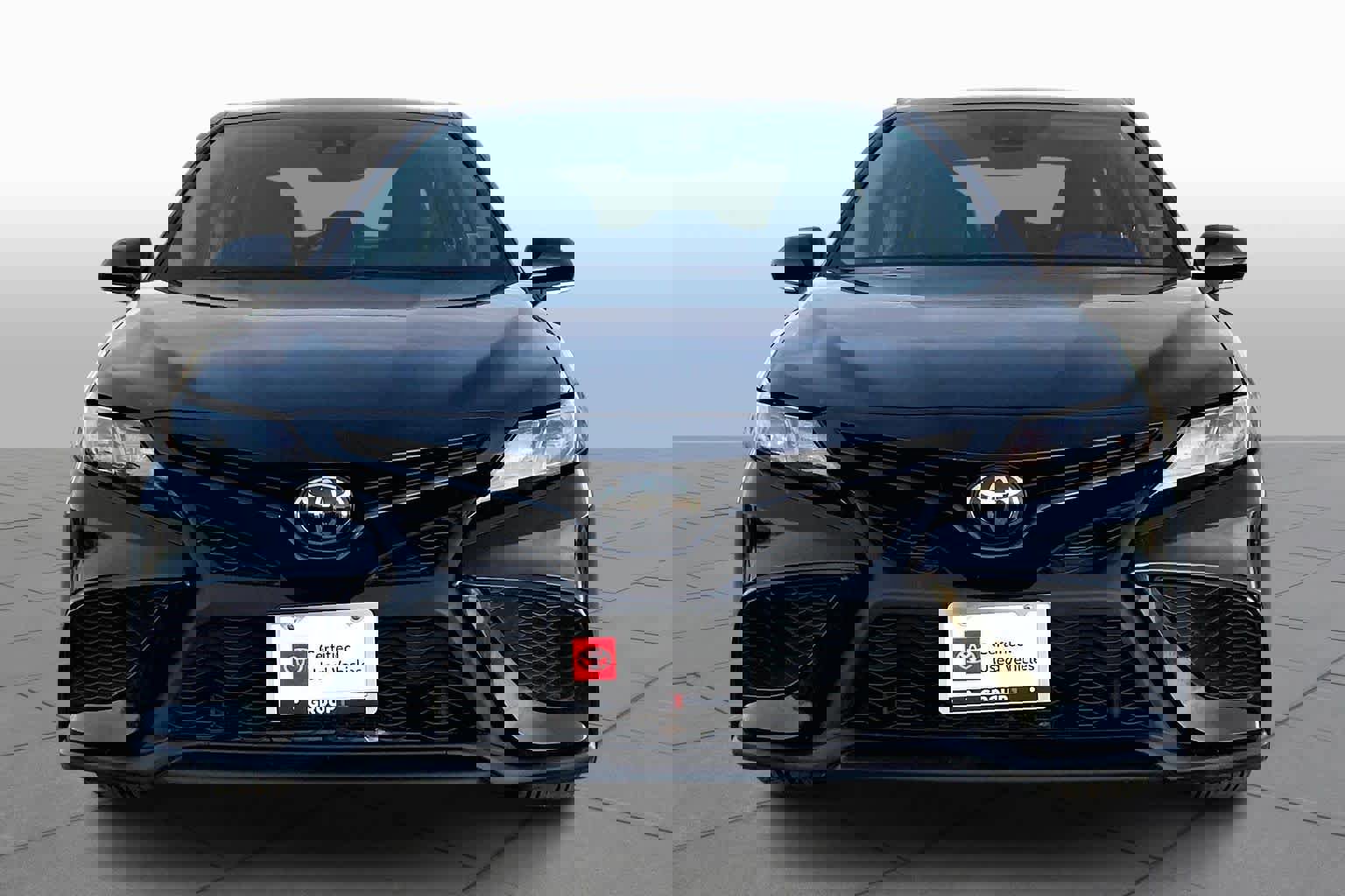 Used 2024 Toyota Camry SE image 3