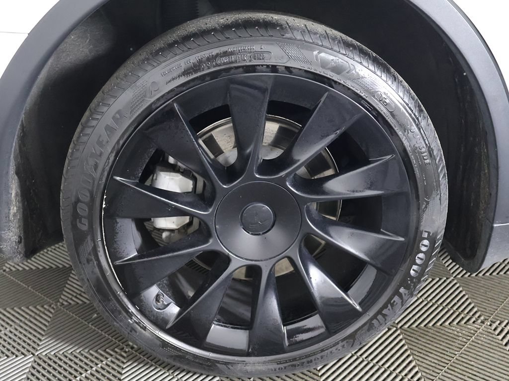 Used 2023 Tesla Model Y Long Range AWD/4WD image 23