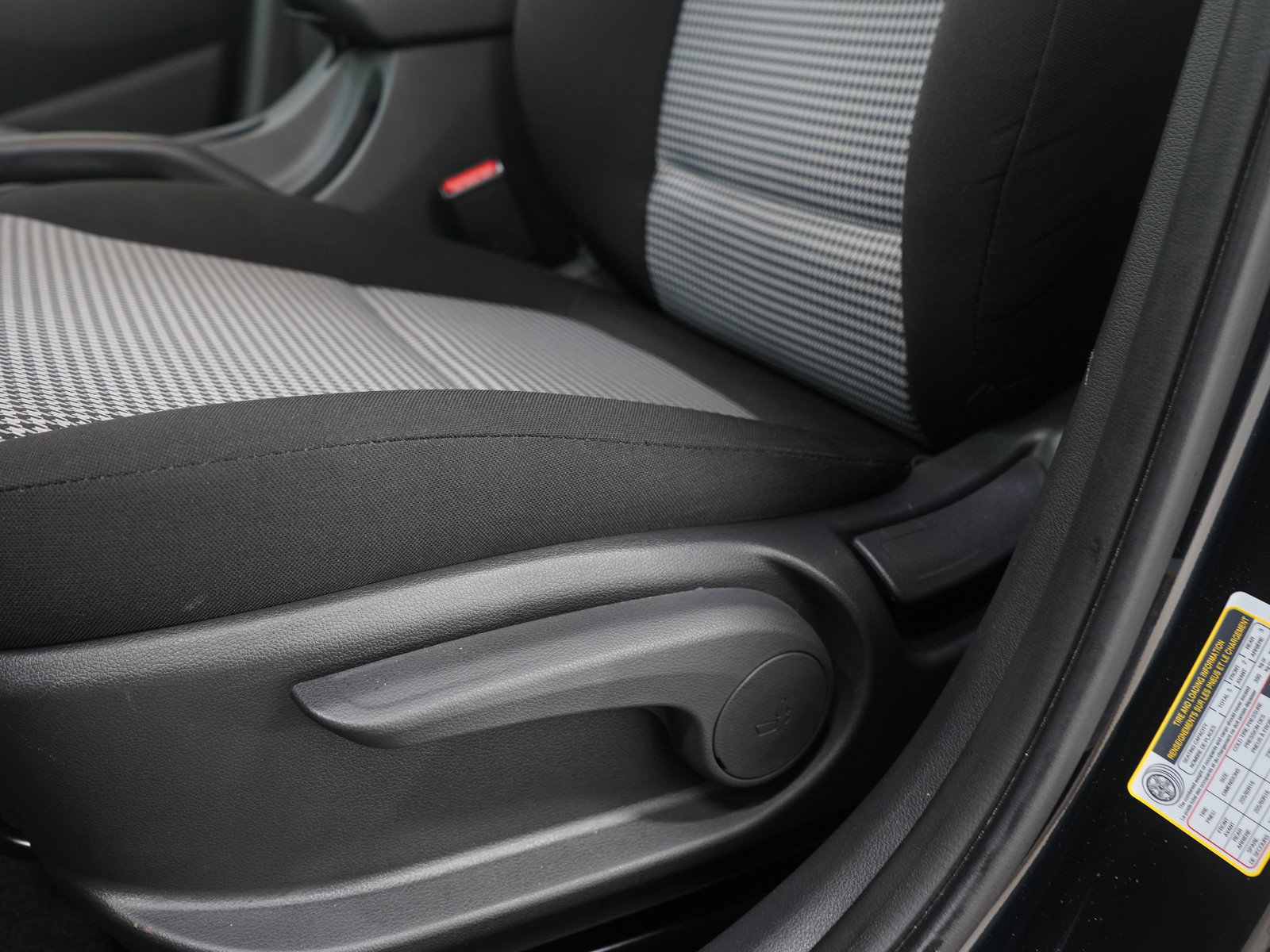 Used 2023 Hyundai Kona SE image 21